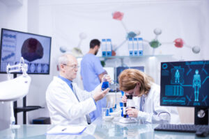 Investigadores del Instituto Biogipuzkoa trabajando en laboratorio sobre ELA y tejido muscular