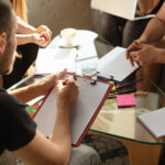 El papel de la formación de los grupos en la vida diaria de los individuos